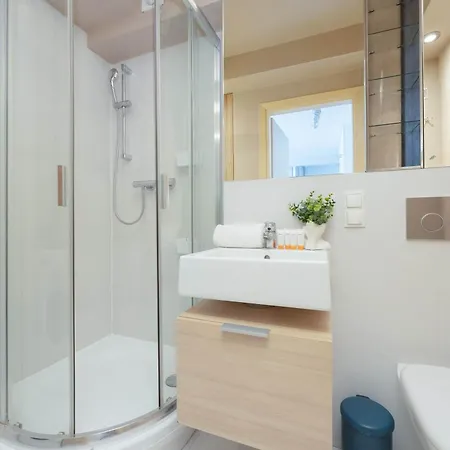 Skyview Comfortable With Balcony In The Center By Renters 公寓 *