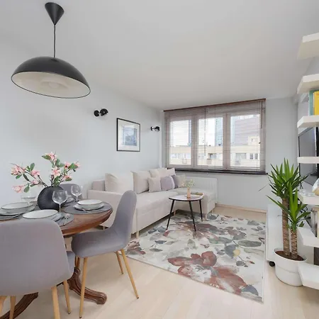 Skyview Comfortable With Balcony In The Center By Renters