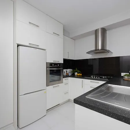 Apartamento Skyview Comfortable With Balcony In The Center By Renters Varsóvia