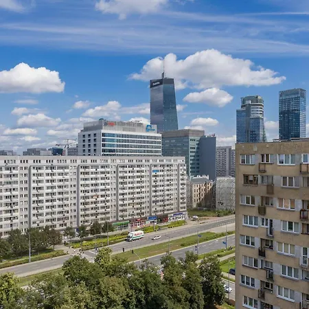 Skyview Comfortable With Balcony In The Center By Renters