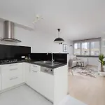 Skyview Comfortable With Balcony In The Center By Renters Warsaw