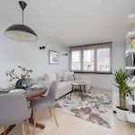 Skyview Comfortable With Balcony In The Center By Renters